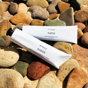Crema de manos y uñas y Exfoliante de manos 'Suede' - BYREDO (se venden por separado)