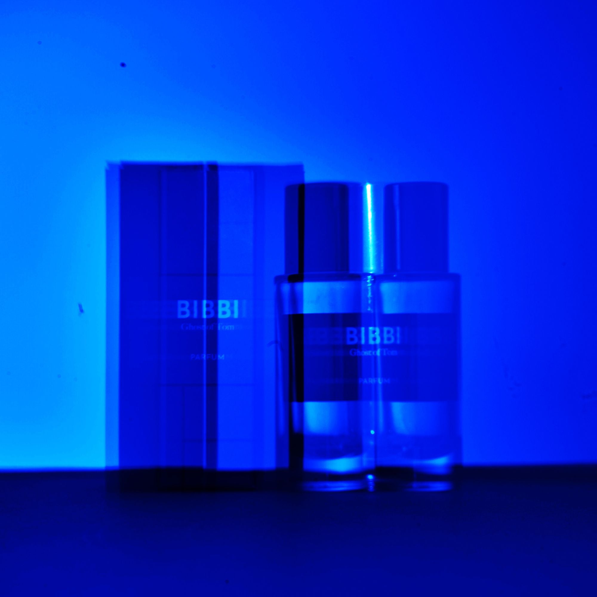 Sumérgete en la Poesía Olfativa de Bibbi: inspirada por el Azul Klein de Yves Klein