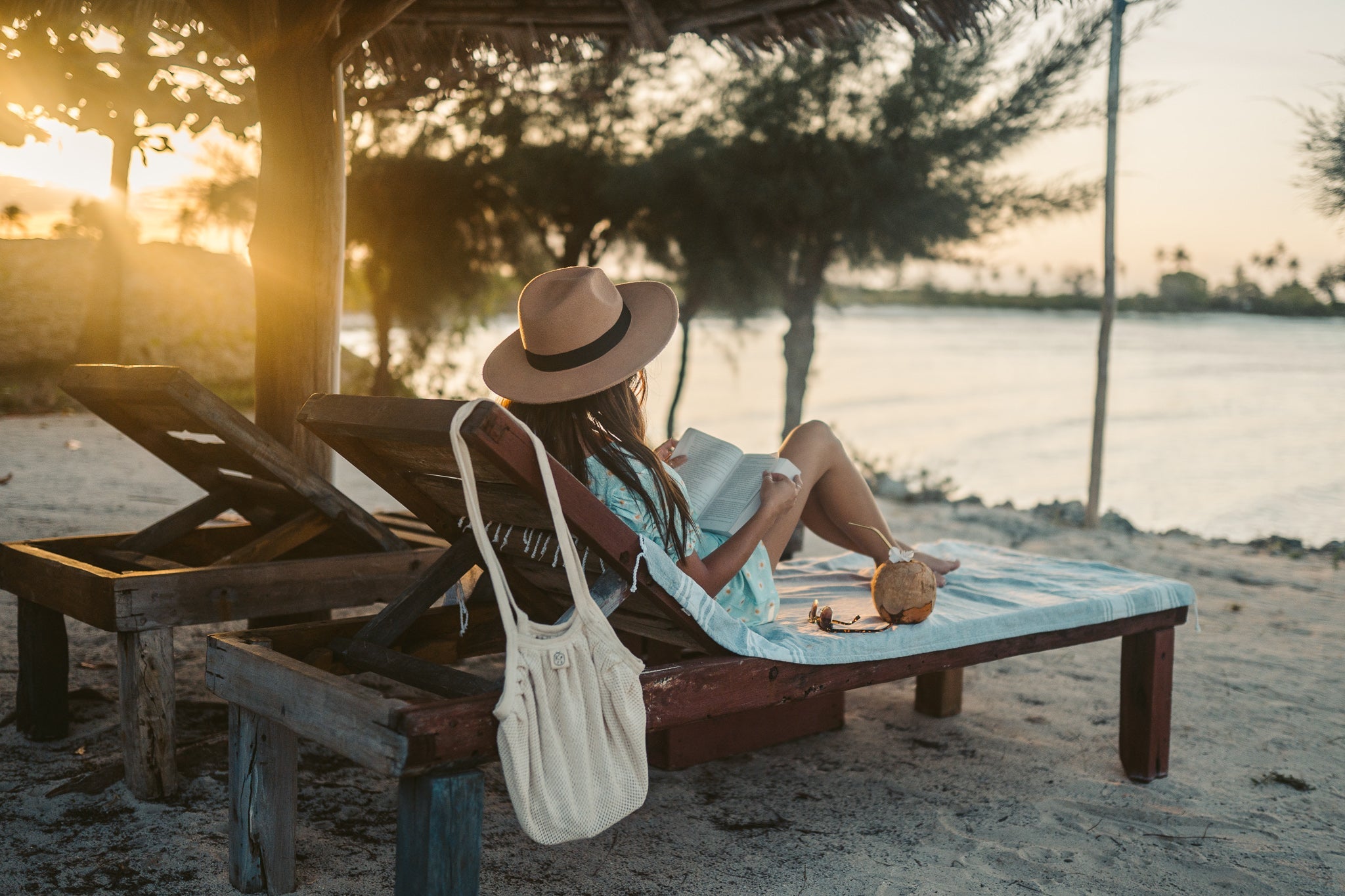 ¿Estás preparando la maleta? No olvides esta guía de maquillaje para tus vacaciones
