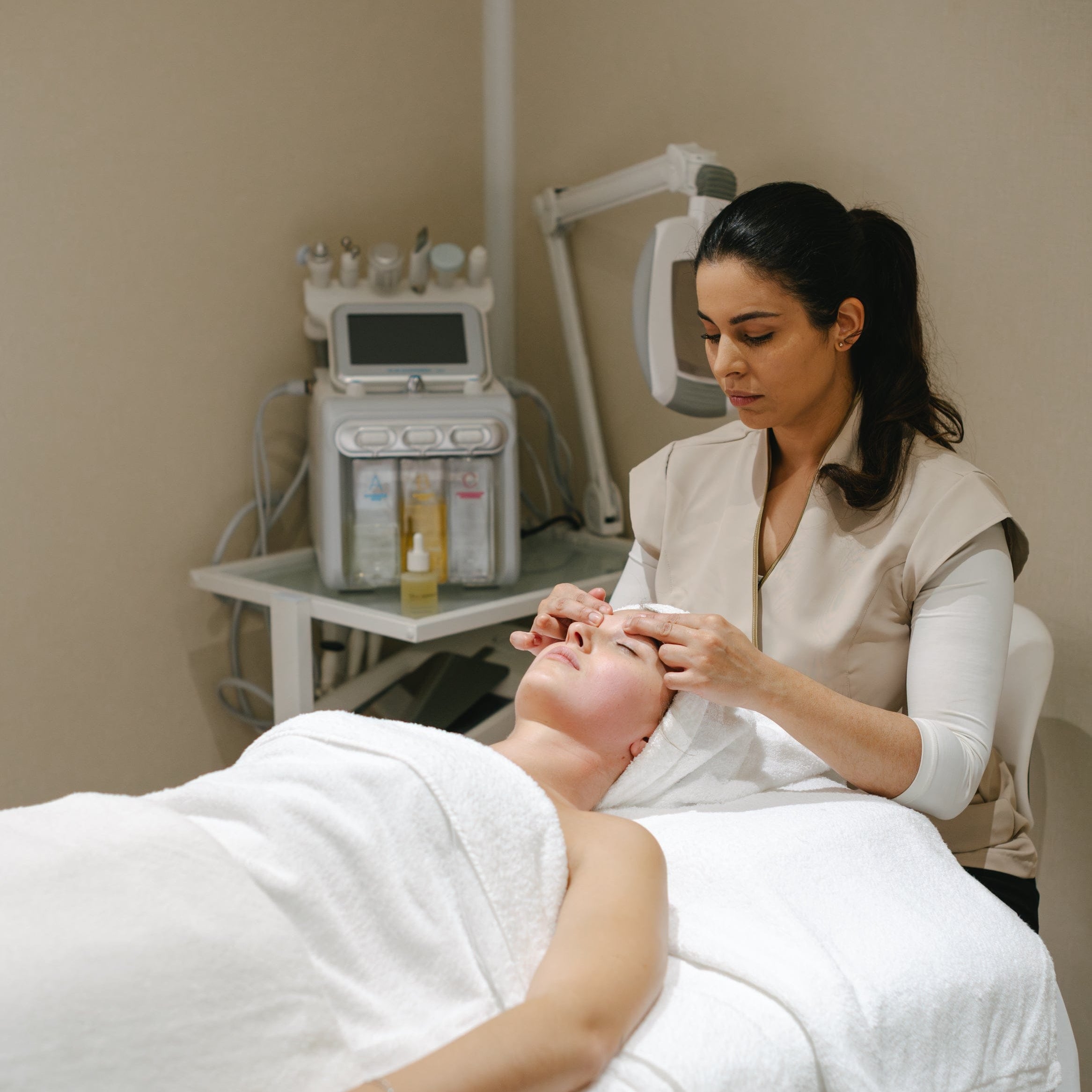 The Complexion Reset Therapy – Tratamiento iluminador y antimanchas 50’ | The Suite by Abanuc