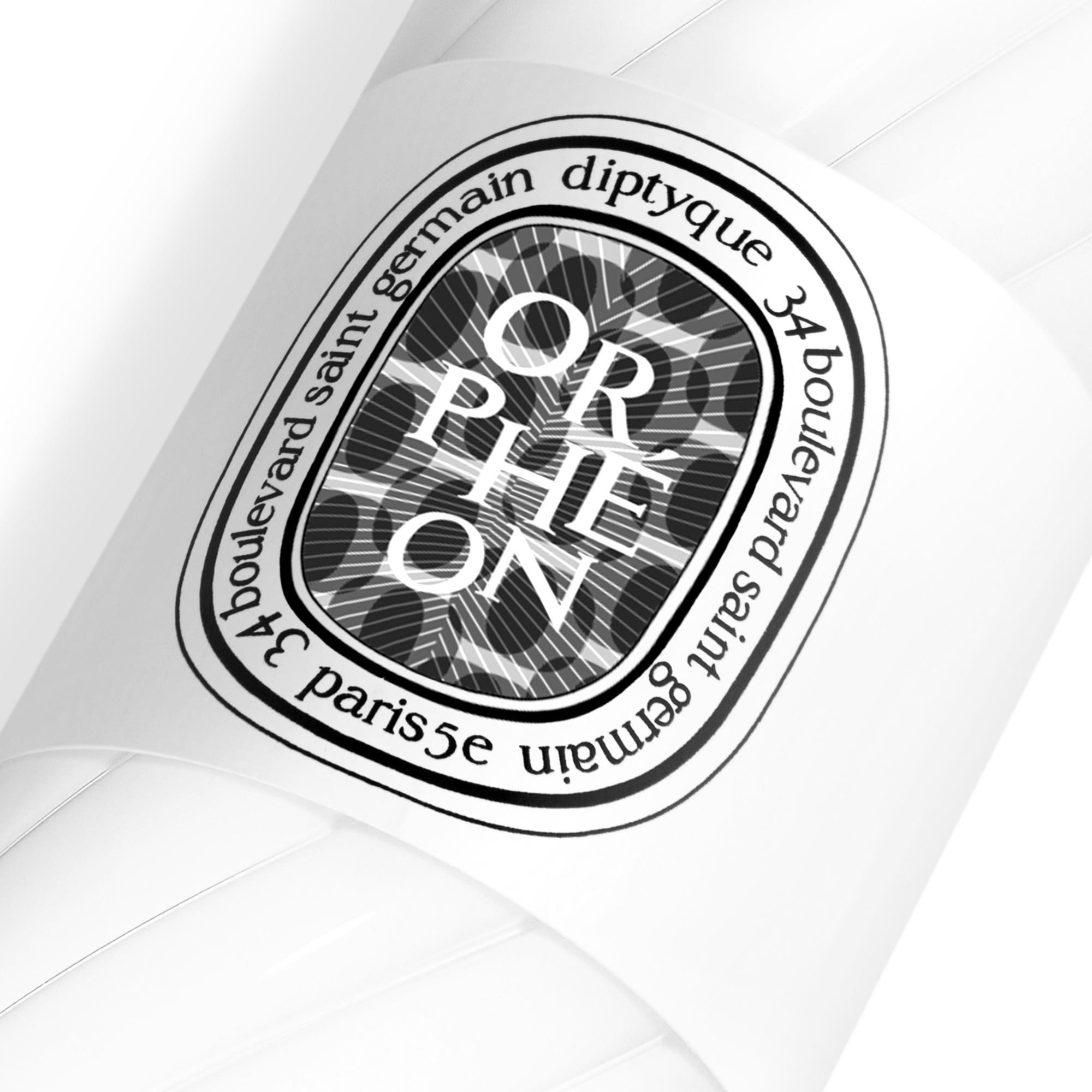 Diptyque Orphéon Loción Corporal 200ml hidrata y perfuma con mandarina verde, enebro y cedro. Extiende la fragancia en la piel.