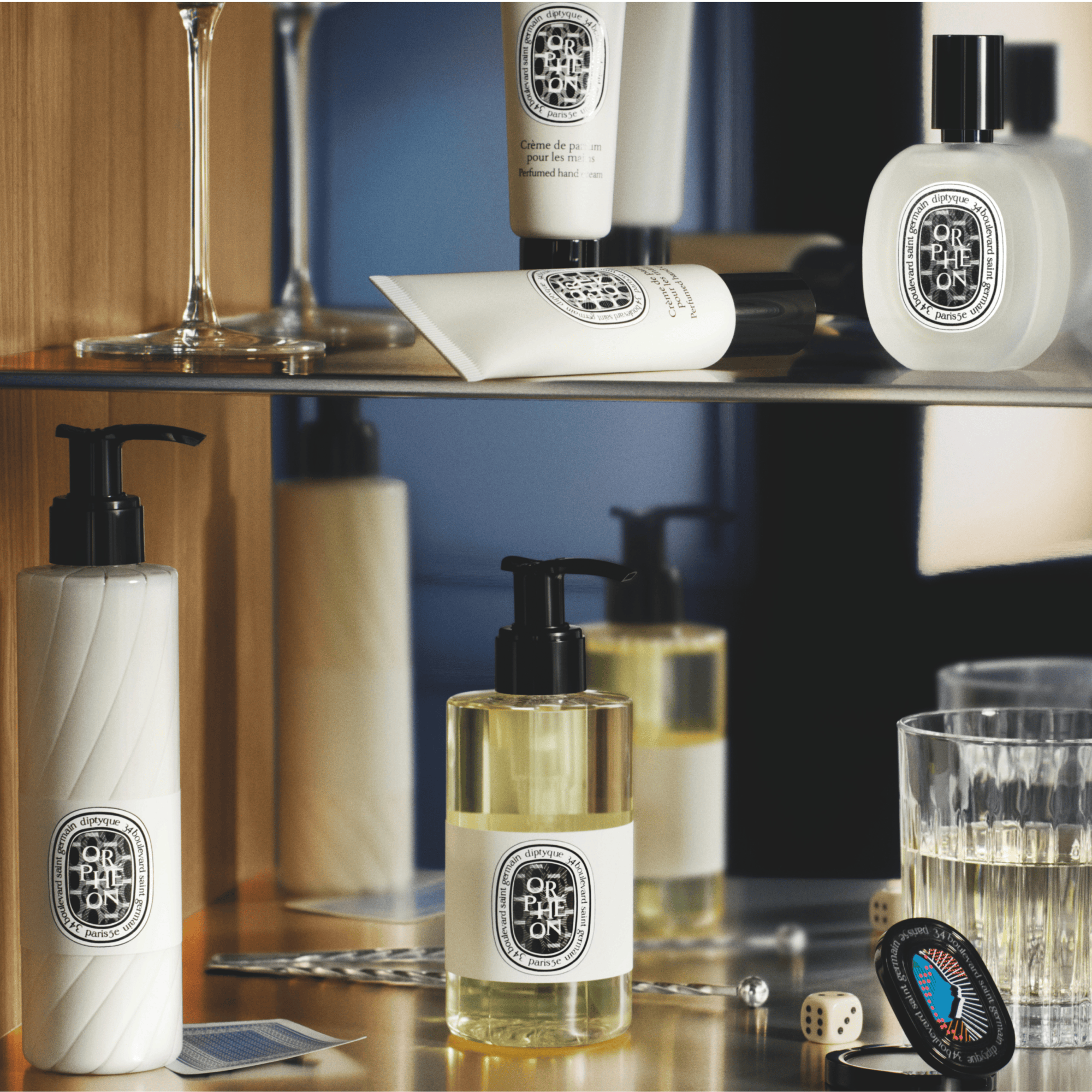 Diptyque Orphéon Loción Corporal 200ml hidrata y perfuma con mandarina verde, enebro y cedro. Extiende la fragancia en la piel.