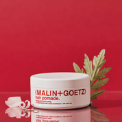 Hair Pomade de MALIN+GOETZ: pomada capilar de fijación fuerte con cera de abeja y aceites vegetales. Aporta volumen, textura y definición. 57 g.