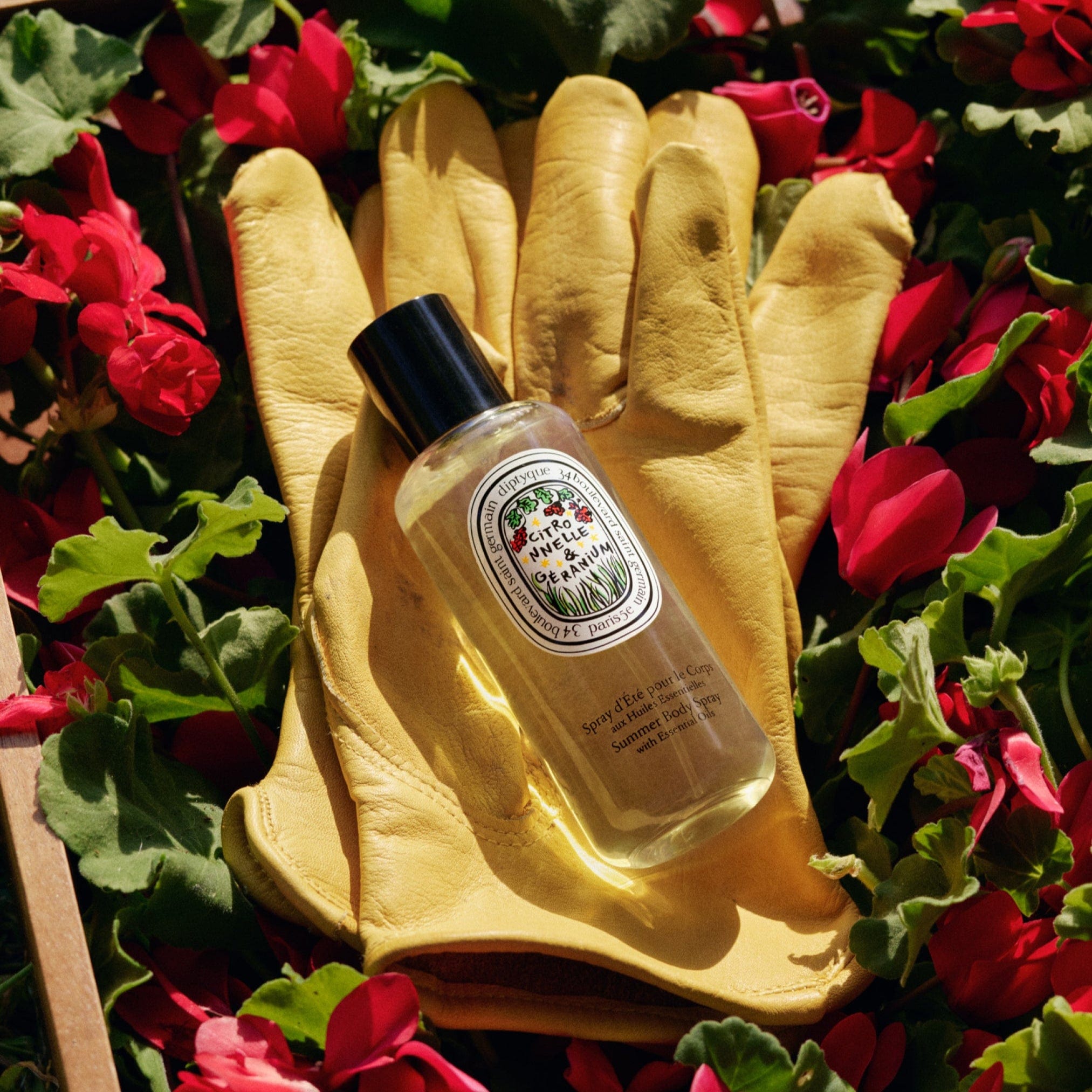 JPG_SUMMER_2025_VISUEL_SECONDAIRE_SPRAY_100ML_2_2025x2532_4x5_DIPTYQUE.jpg