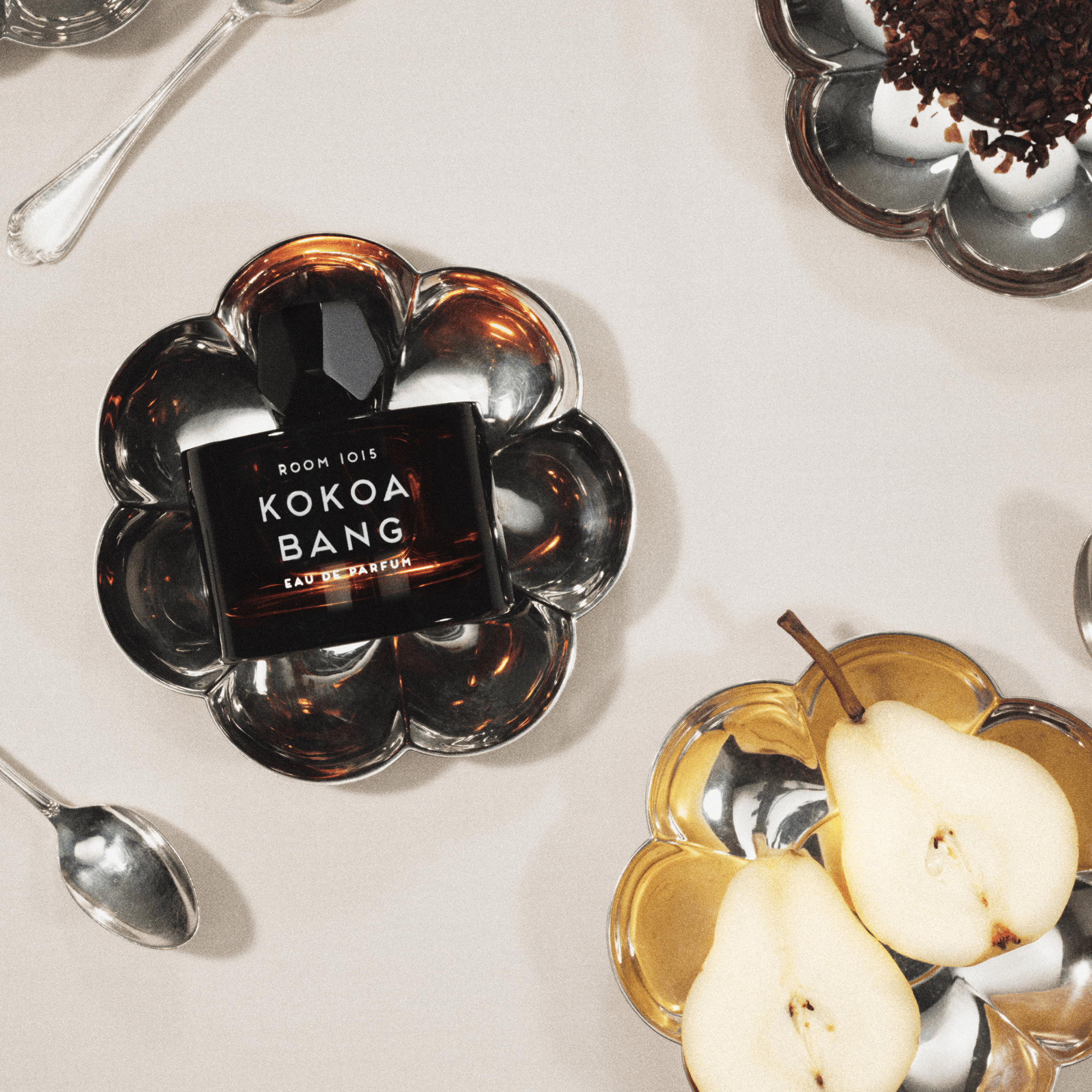 ROOM 1015 KOKOA BANG perfume gourmand de cacao creado por Jérôme Di Marino con notas de champán rosado, magnolia, vainilla y haba tonka
