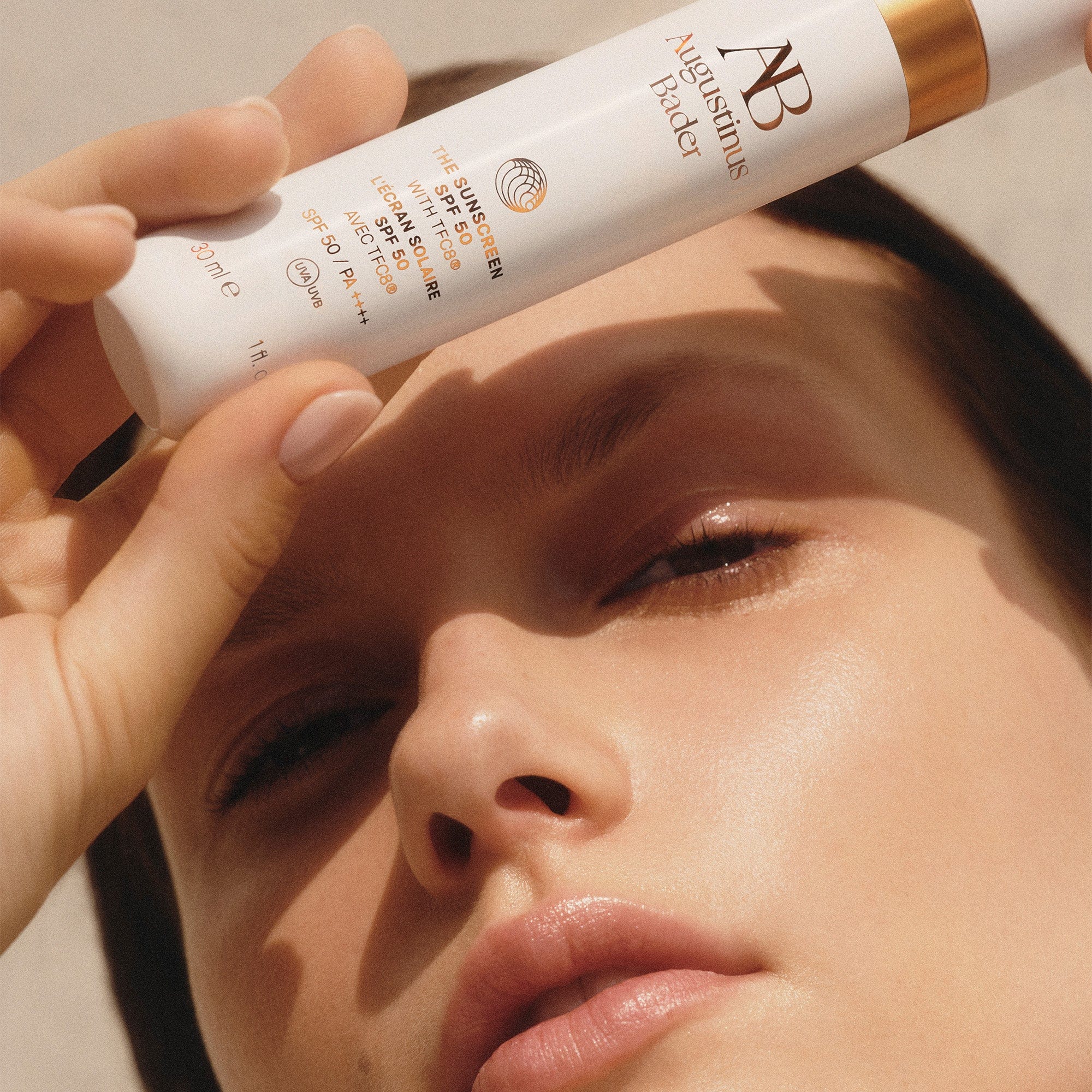 The Sunscreen SPF50 Augustinus Bader Protector solar - ABANUC