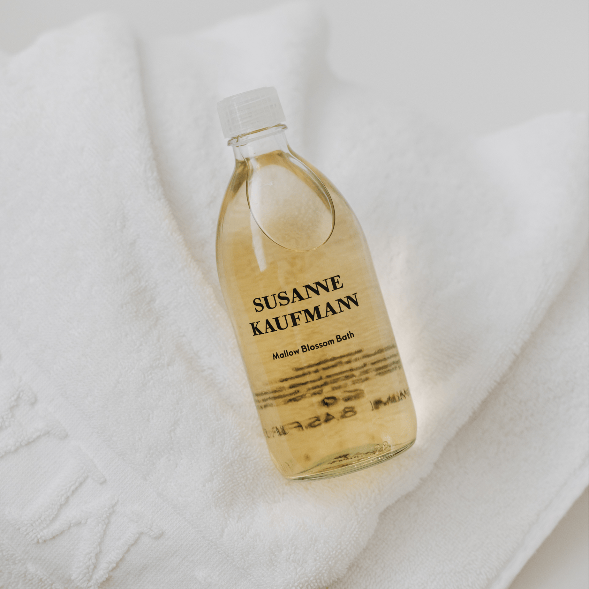 Susanne Kaufmann Mallow Blossom Bath tratamiento de baño relajante con extracto de malva, lavanda y aceites esenciales de romero, salvia y cedro