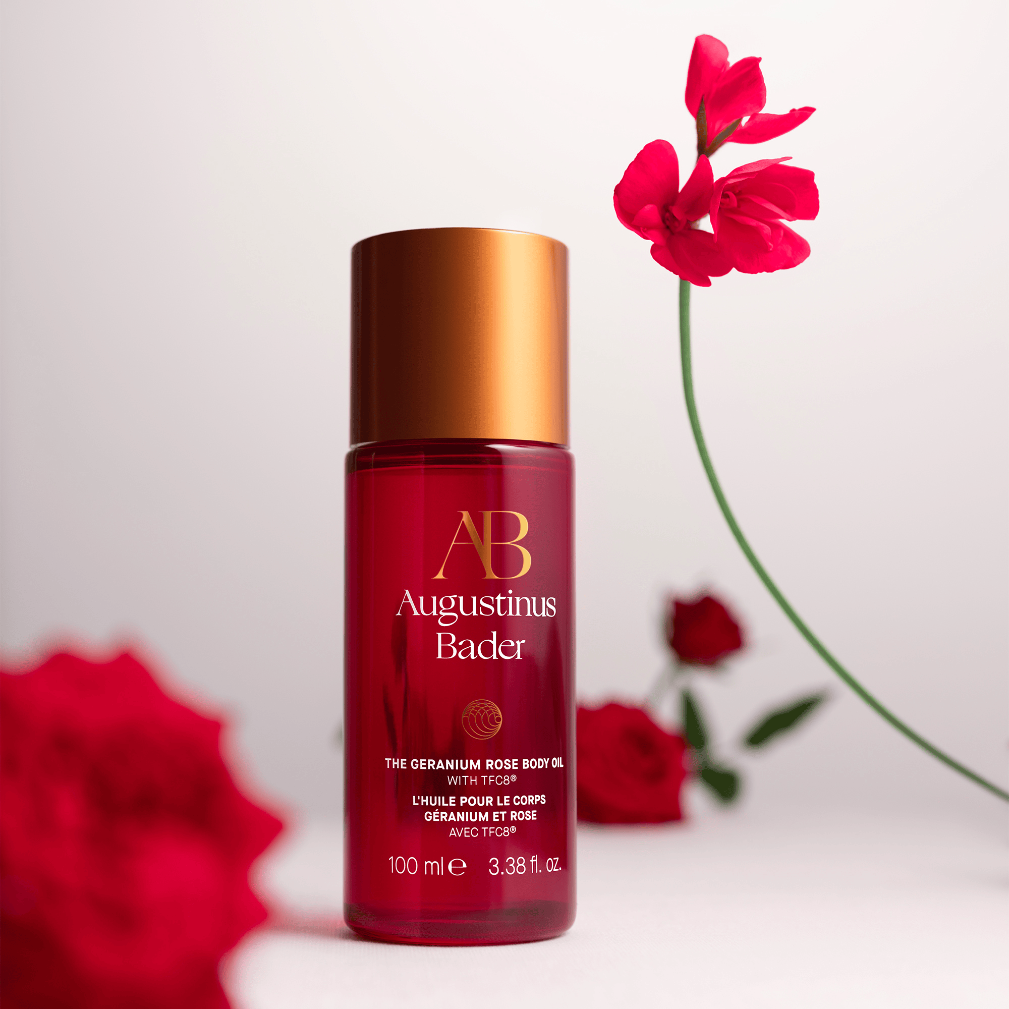 The Geranium Rose Body Oil de Augustinus Bader – aceite corporal de rápida absorción con TFC8® y geranio-rosa para nutrir, suavizar y aportar luminosidad.