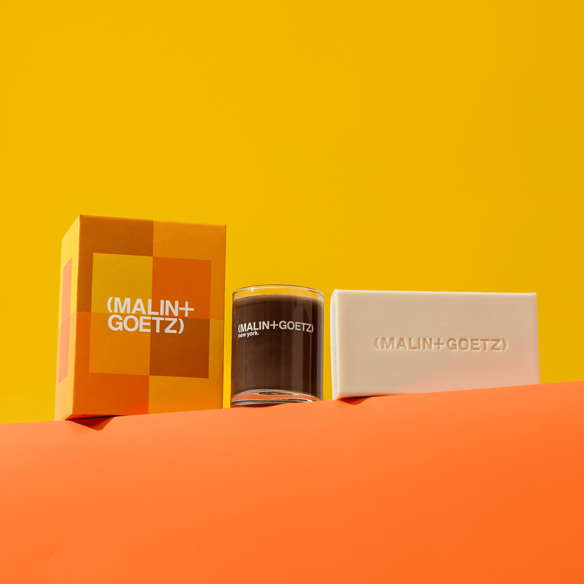 MALIN+GOETZ Twist of Rum Set edición limitada con vela perfumada Dark Rum de 67 g y jabón sólido hidratante Dark Rum de 142 g