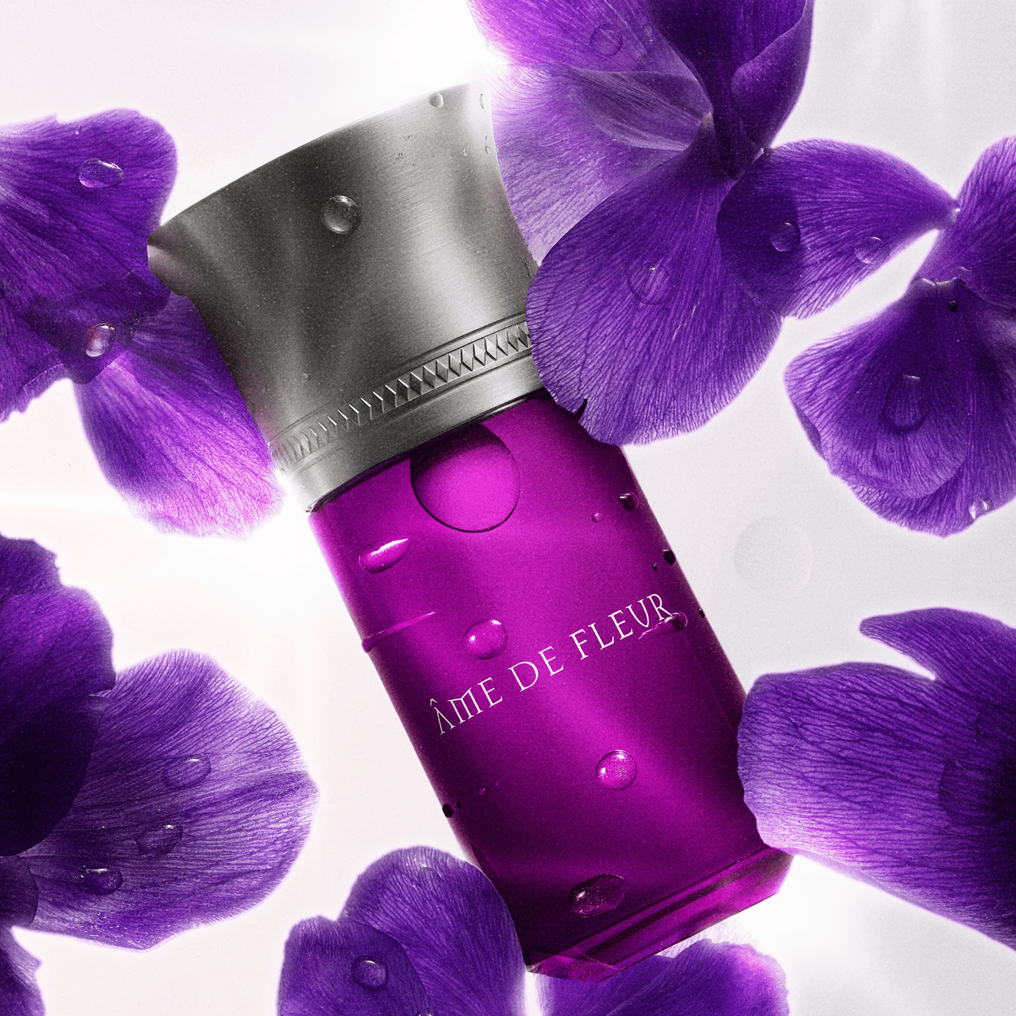 Âme de Fleur de Liquides Imaginaires es un Eau de Parfum floral oriental con tuberosa y jazmín sobre fondo amaderado. Sensual y envolvente. ABANUC.