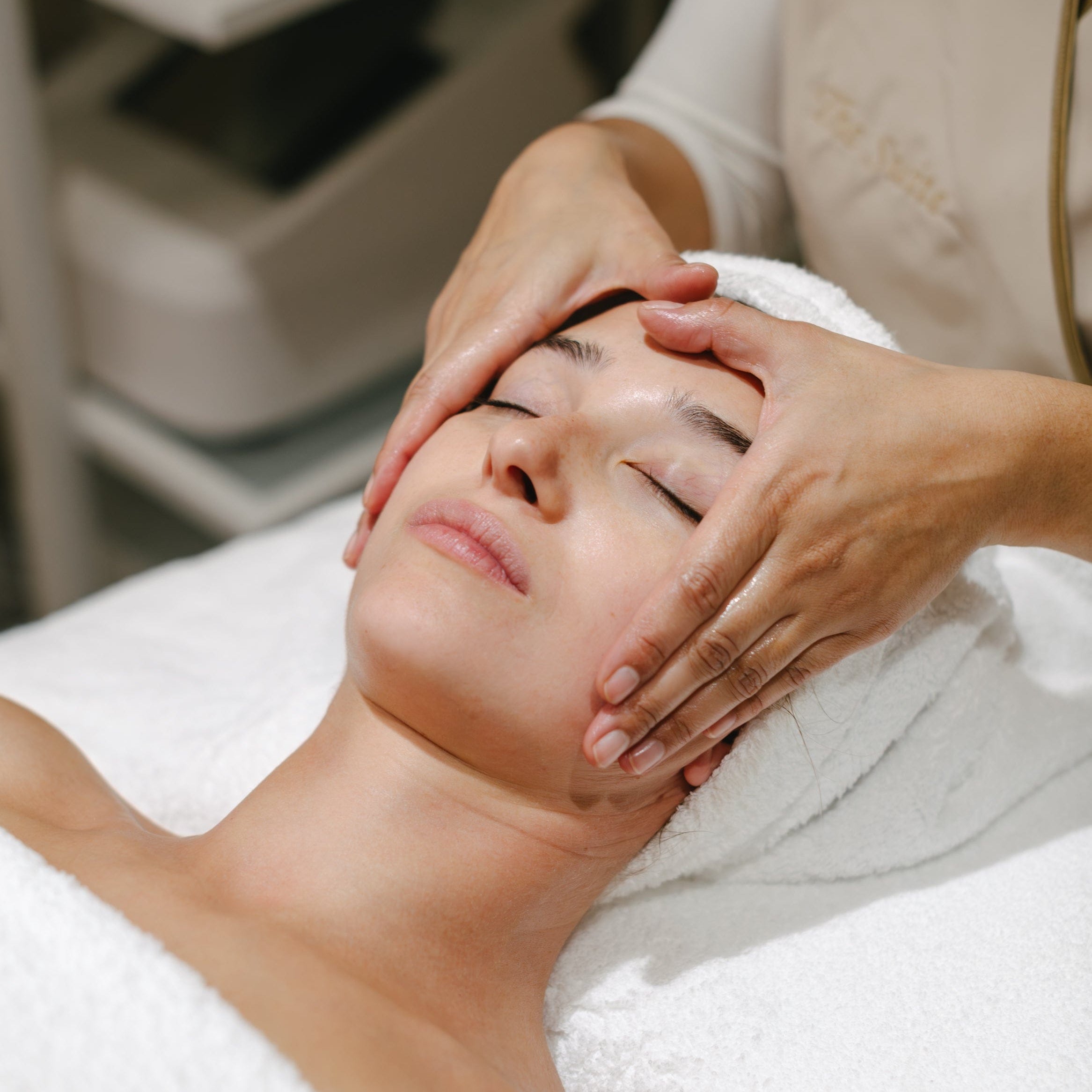 The Radiance Revive Ritual – Tratamiento tensor y luminoso 60’ | The Suite by Abanuc